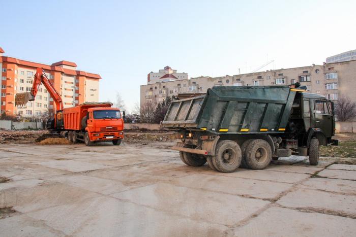 Вывоз грунта котлована нового детского сада по ул Ленина 219